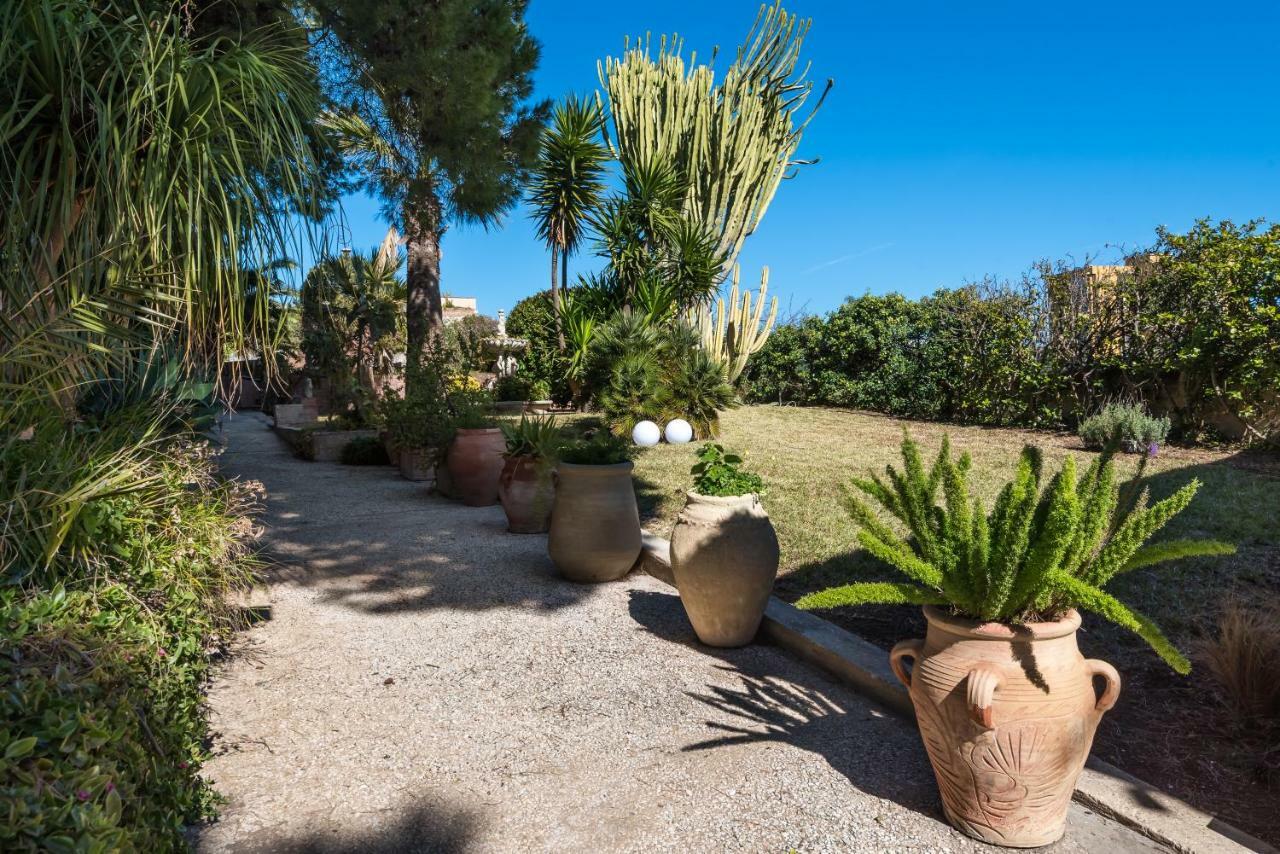 La Latomia Villa Nei Pressi Del Teatro Greco Syrakusa Rum bild