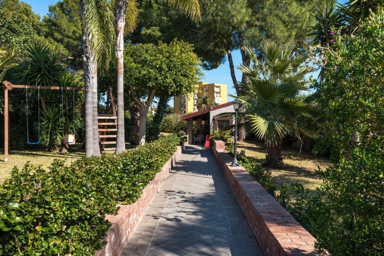 La Latomia Villa Nei Pressi Del Teatro Greco Syrakusa Exteriör bild