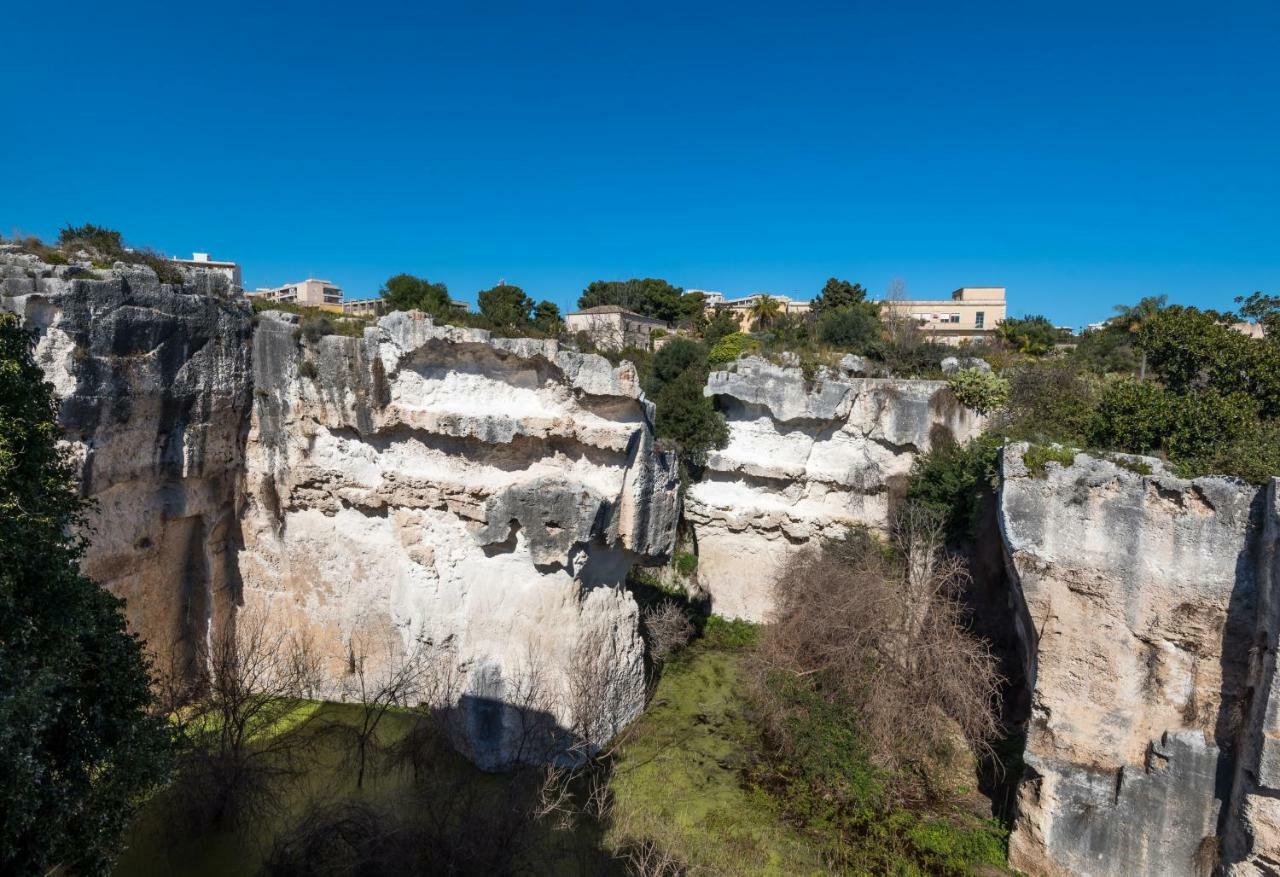 La Latomia Villa Nei Pressi Del Teatro Greco Syrakusa Exteriör bild