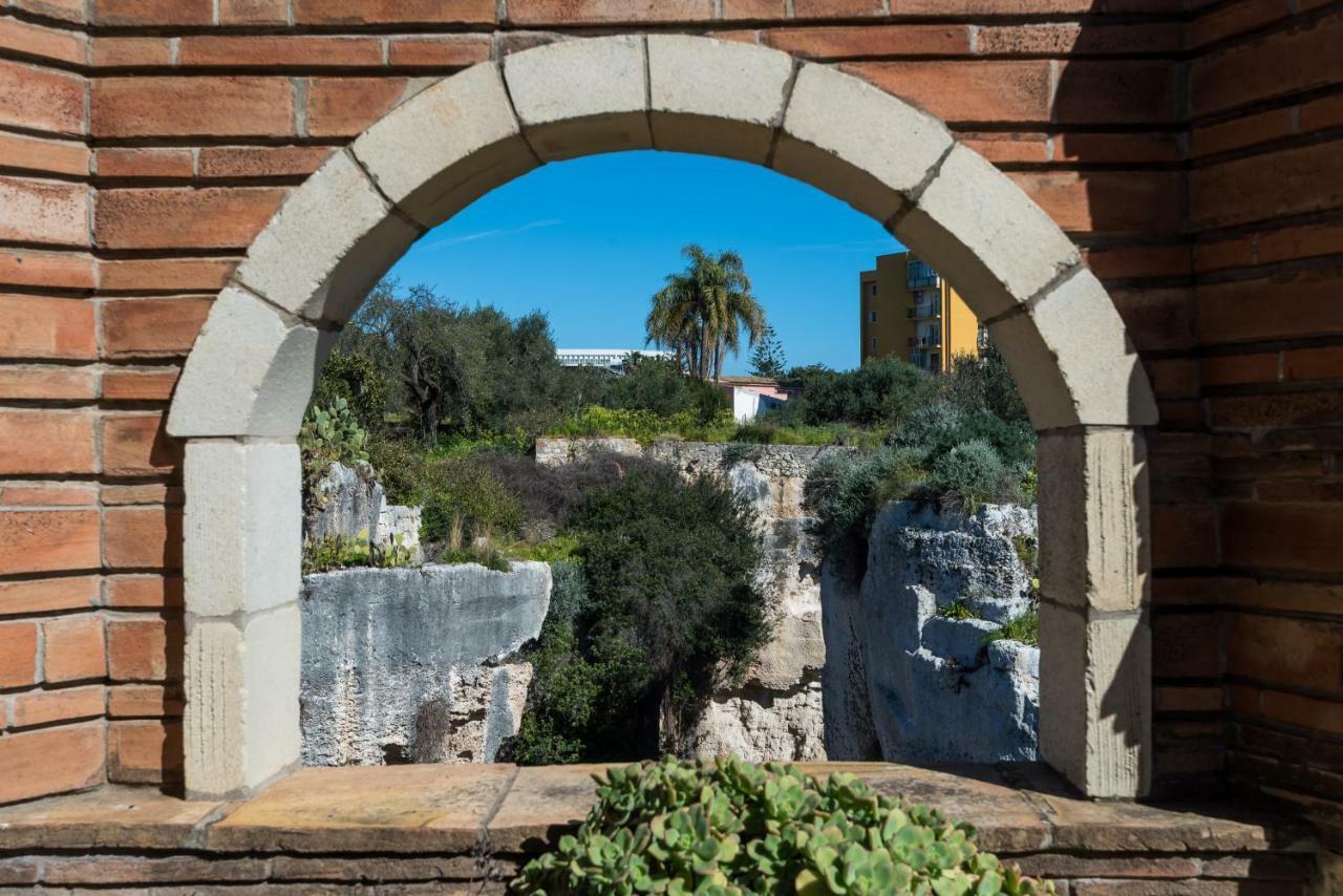 La Latomia Villa Nei Pressi Del Teatro Greco Syrakusa Exteriör bild