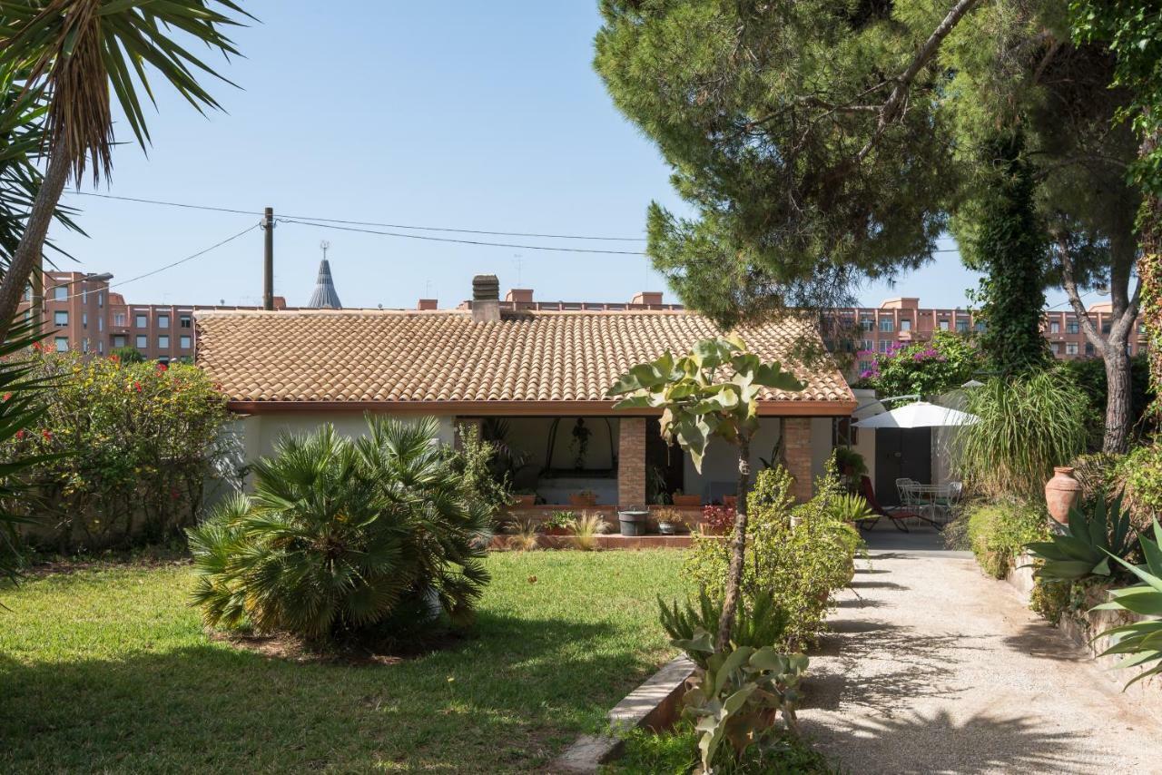 La Latomia Villa Nei Pressi Del Teatro Greco Syrakusa Exteriör bild